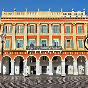  Apartment View On Principal Massena Place, Beach 2 Min Walk